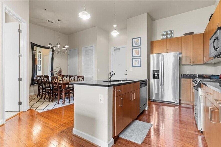 Building Photo - 711 Cosmopolitan Dr NE