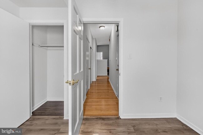 Building Photo - 1918 W Diamond St