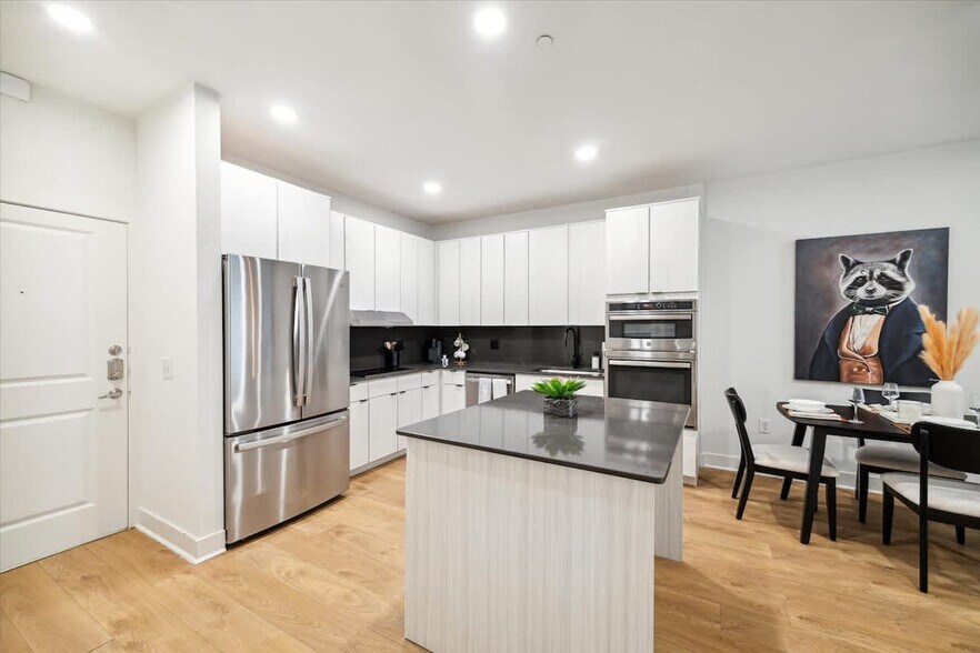 Building Photo - 2137 Pelham Dr