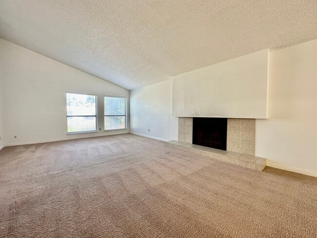 Building Photo - Charming 2 bedroom 2 bathroom home located in south Sacramento!