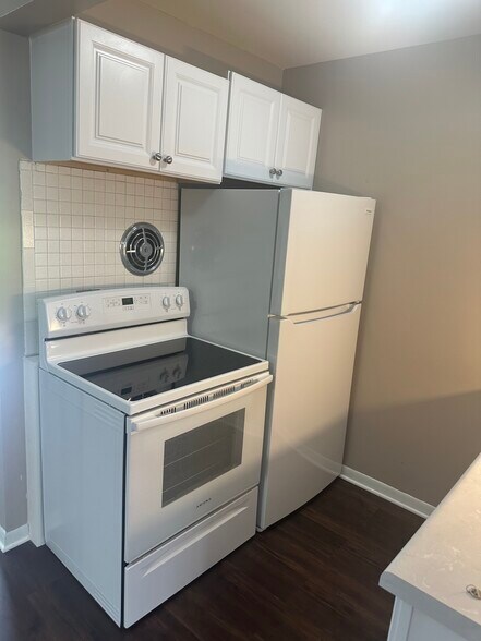 Building Photo - 17195 Redford St