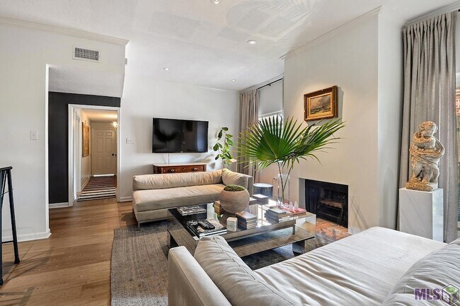 Building Photo - 7640 Lasalle Ave