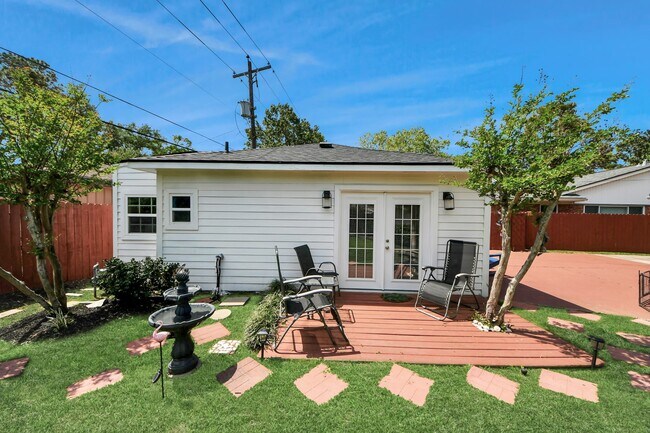 Building Photo - 5523 Cheena Dr