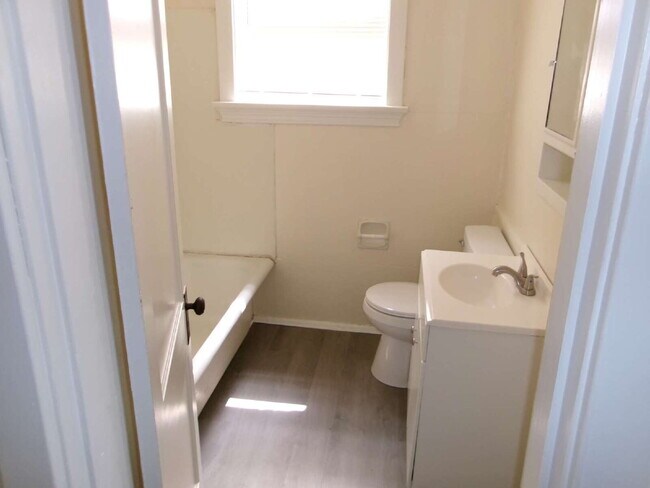 Building Photo - ** MOVE IN SPECIAL** First-Floor Unit with Hardwood Floors & Spacious Living Areas
