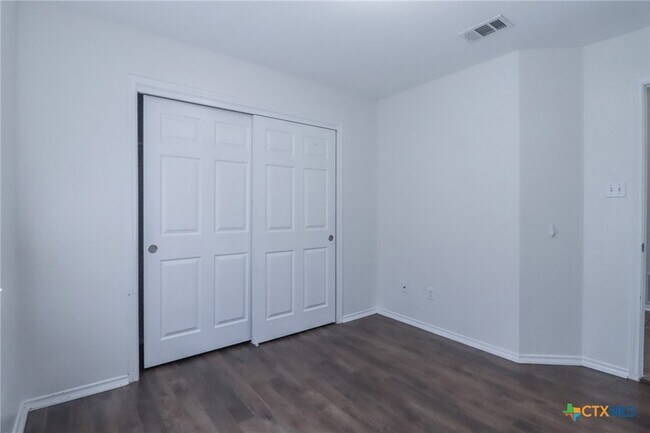 Building Photo - 7819 Bridgepointe Dr