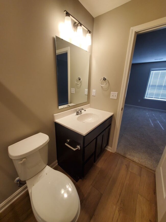 Building Photo - 2 Bedroom with 2 Bath Condo