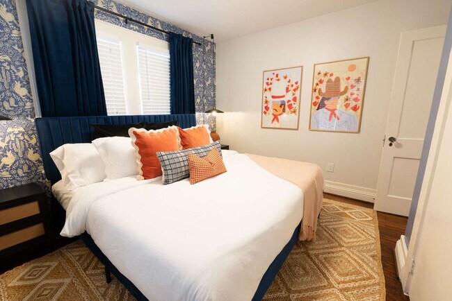 Building Photo - 725 Peddie St