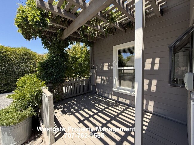 Building Photo - 728 Petaluma Blvd S