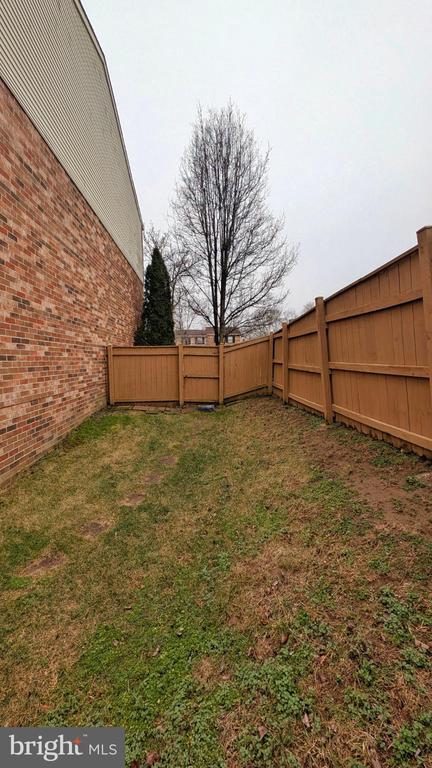 Building Photo - 33 Badger Gate Ct