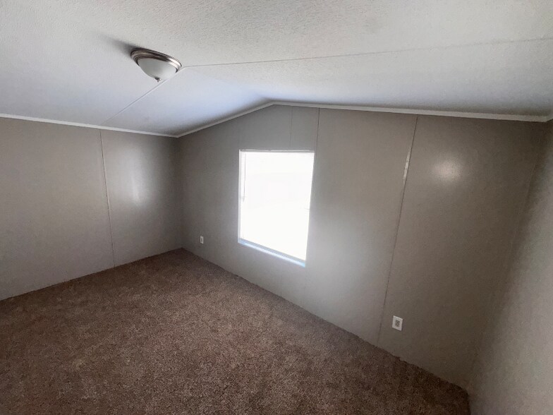 Building Photo - 18493 Prickley Ash Way