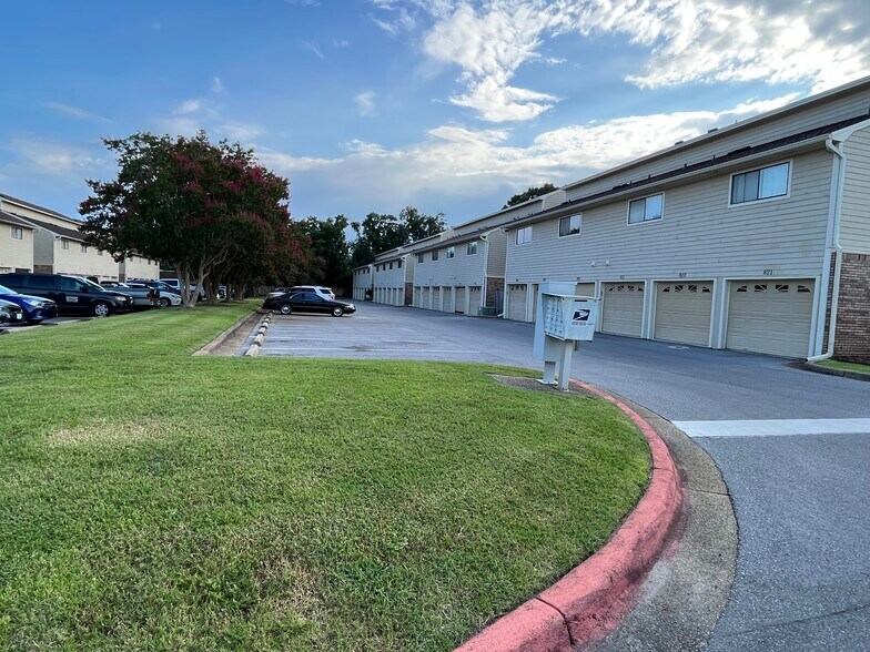 Private Garage and Additional Outside Parking - 5001 Grande Dr