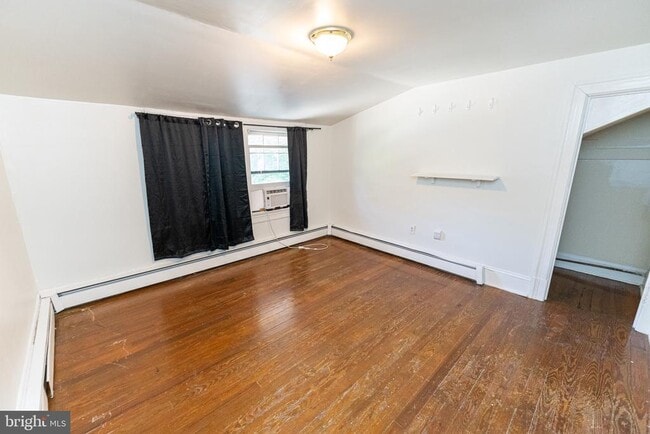 Building Photo - 733 Camden Ave