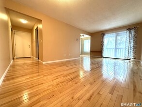 Building Photo - 31 Woodsedge Dr