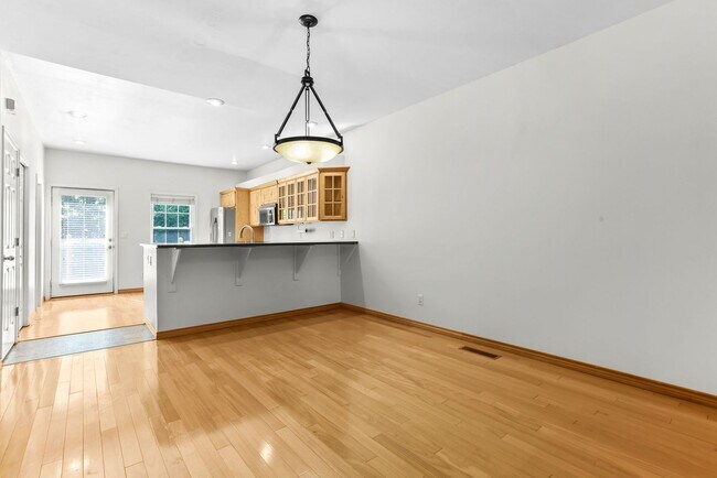 Building Photo - 6143 S Virginia Ave