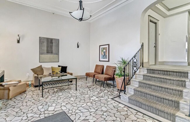 Building Photo - Spacious 1BR Apartment w/ Private Patio in...