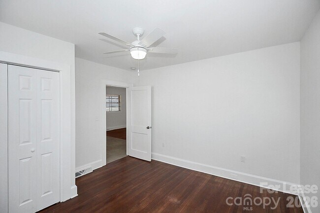 Building Photo - 3121 Kirkland Ave