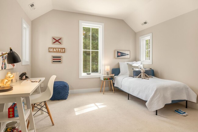 Building Photo - 7Bd/6.5Ba Bellevue Home