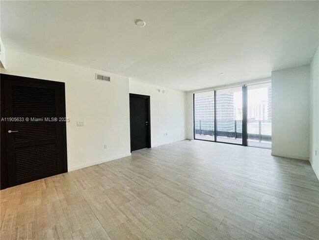 Building Photo - 1000 Brickell Plaza