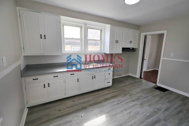 Building Photo - Two Bedroom House | Move In Ready!