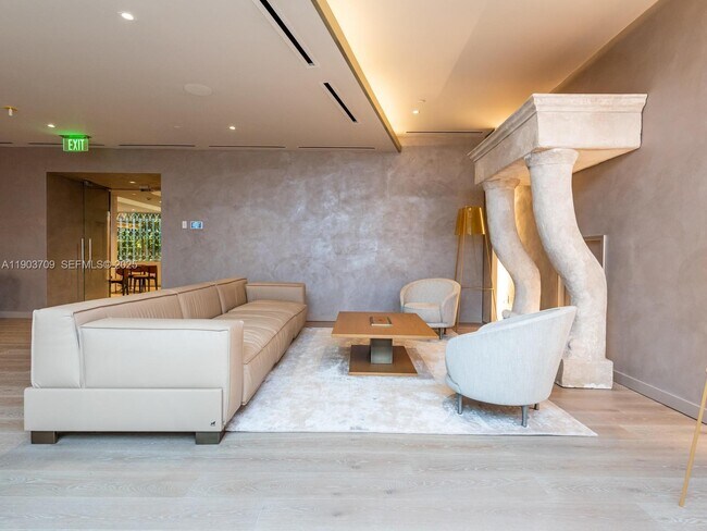 Building Photo - 1000 Brickell Plaza