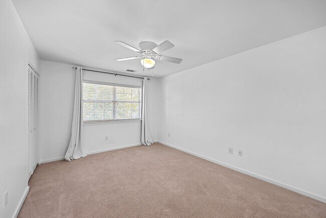 Building Photo - West Point Home - Minutes from IOP!