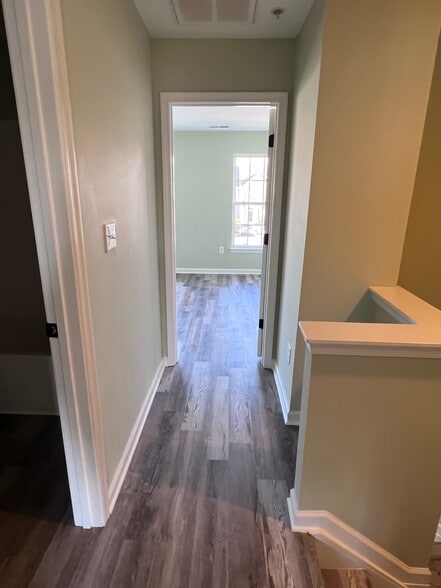 Building Photo - 1011 Meadow View Dr