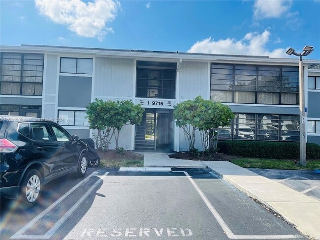 Building Photo - 9715 Hammocks Blvd