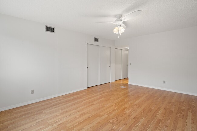 Building Photo - 2383 Netherlands Dr