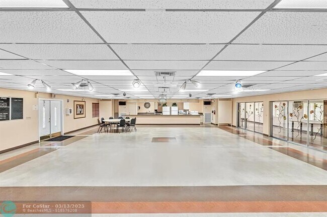 Building Photo - 7102 NW 93rd Ave