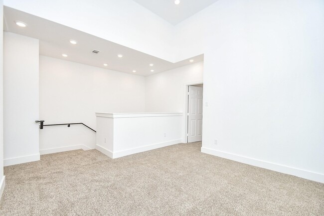 Building Photo - 4913 Nichols St