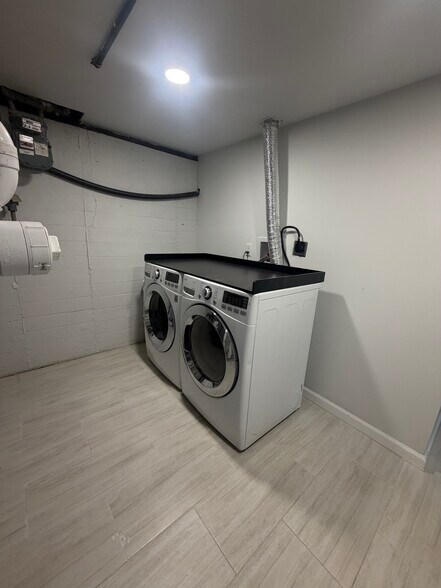 Building Photo - 258 Claywood Dr