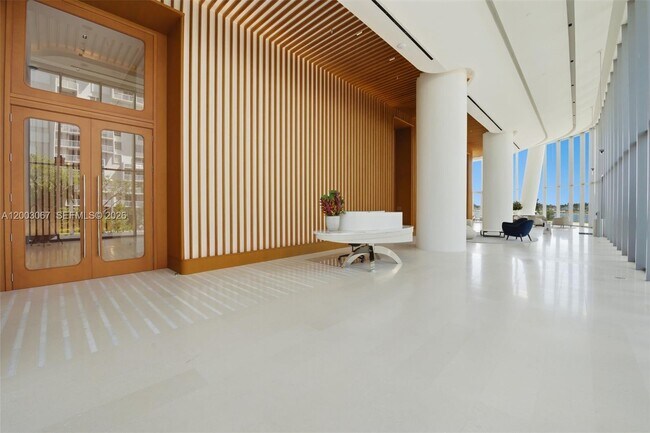 Building Photo - 175 SE 25th Rd