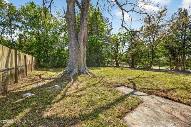 Building Photo - 2960 W 10th St