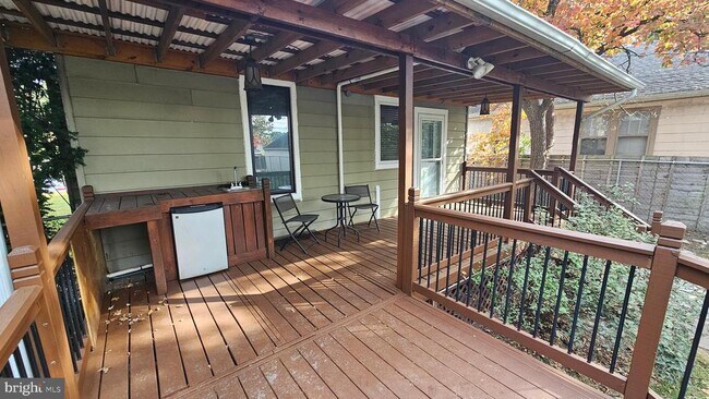 Building Photo - 205 3rd Ave SW