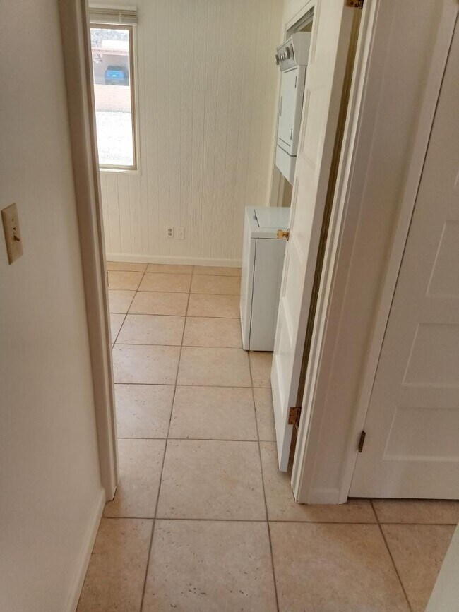 Building Photo - 4140 E Cliffside Trail