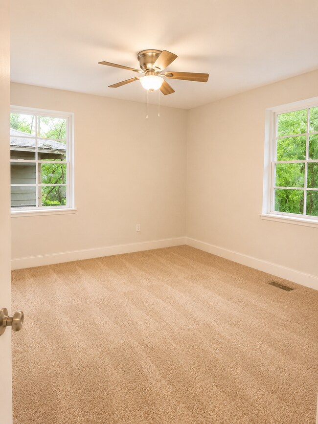 Building Photo - 3122 Oak Forest Dr
