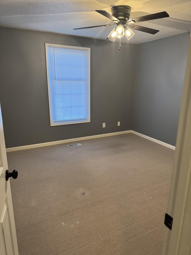 Building Photo - 295 Jamestown Rd