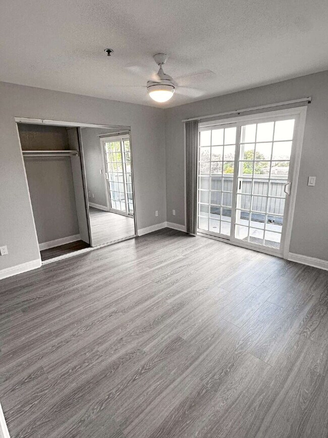 Building Photo - La Mesa Four-Plex Townhouse with Decks & G...