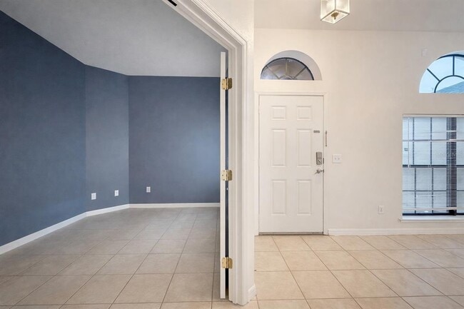 Building Photo - 540 Coventry Rd