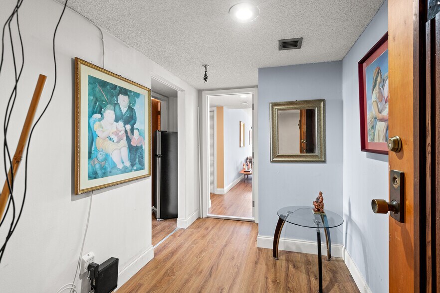 Building Photo - 9300 Bay Harbor Ter