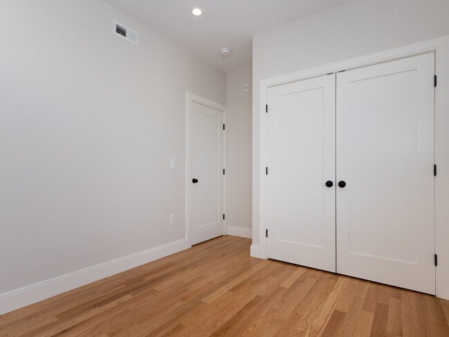 Building Photo - 6 Tovar St