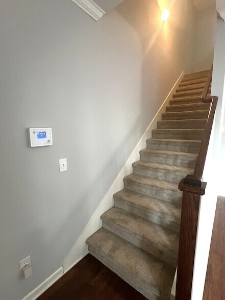 Building Photo - 813 Vigilant Dr