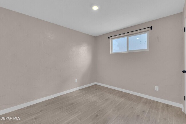 Building Photo - 8931 Robert Dr