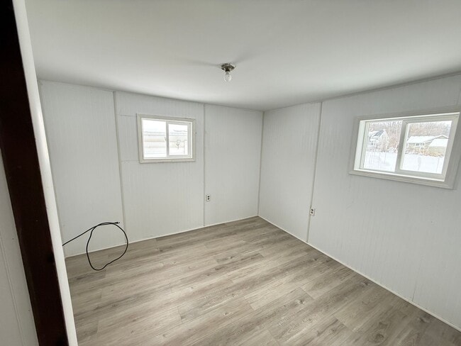 Building Photo - 107 Sager Rd