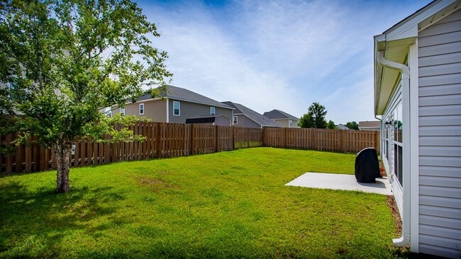 Building Photo - 3 bedrooms, 2 bathrooms in the City of Ric...