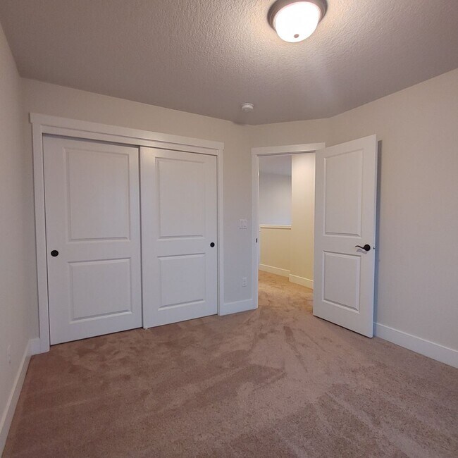 Building Photo - Modern 4BR + AC | Minutes to Hillsboro & High Tech Corridor - Coming Soon!