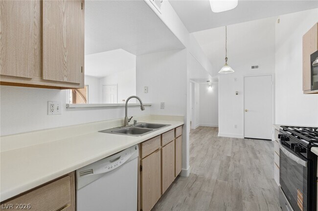 Building Photo - 7885 W Flamingo Rd