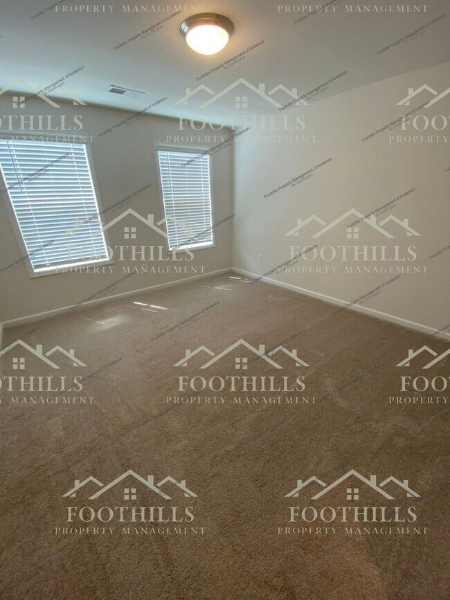 Building Photo - 329 Village Boundary