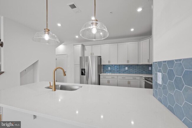Building Photo - 9942 -A Count Fleet Cres