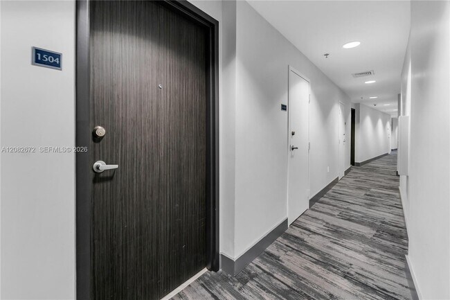 Building Photo - 6515 Collins Ave